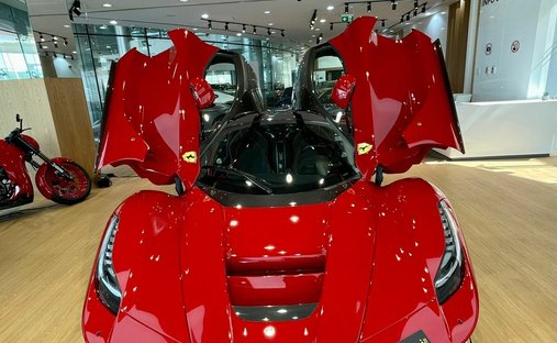 2015 Ferrari LaFerrari awd in Dubai, United Arab Emirates 1