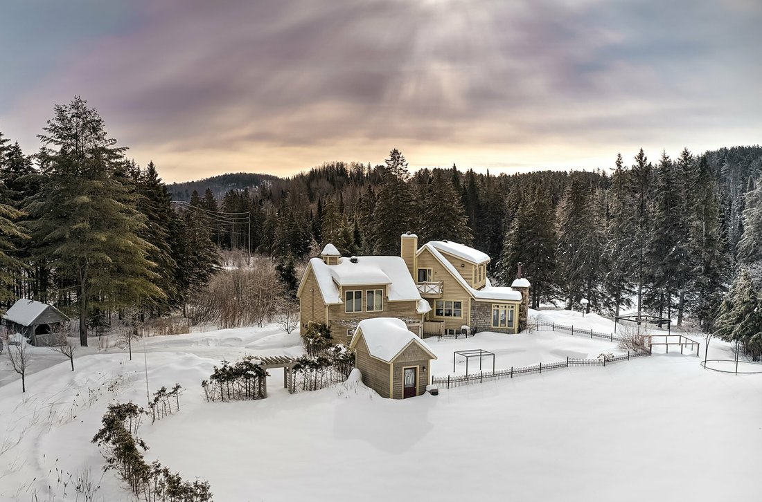 House in Saint-Sauveur, Quebec, Canada 1 - 11807917