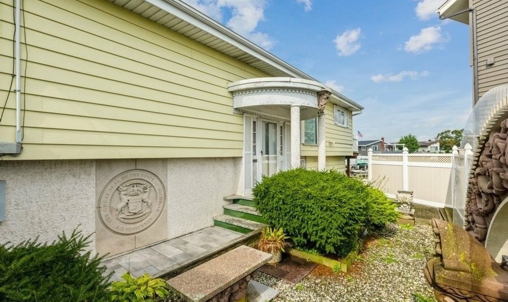 House Freeport In Freeport, New York, United States For Sale (11818761)