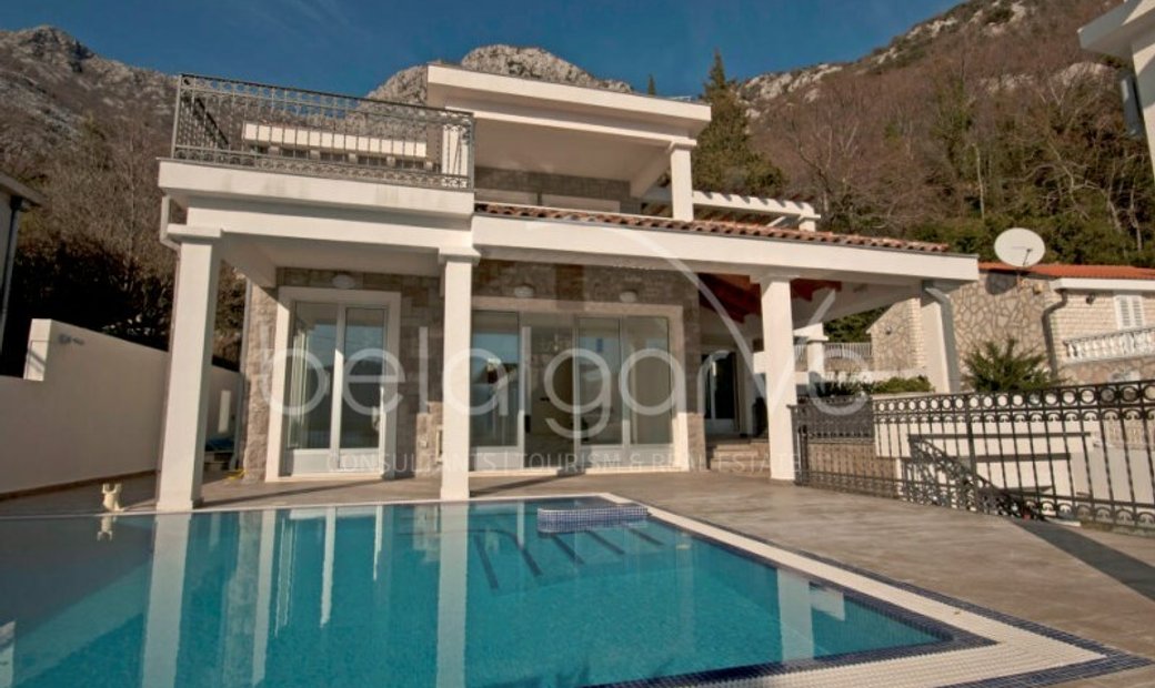 Villa Moderna Con Piscina Privada Y En Kotor, Municipio De Kotor, Montenegro En Venta (11823382)