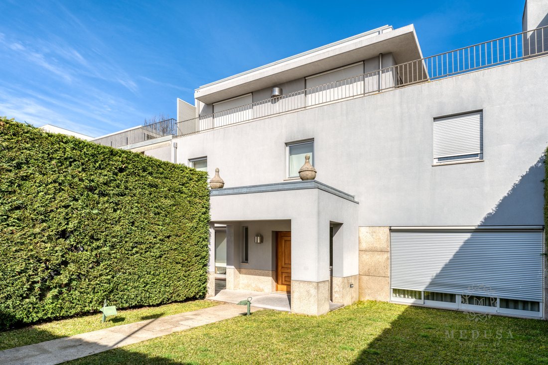 Villa in Lordelo do Ouro e Massarelos, Porto District, Portugal 2 - 11828672