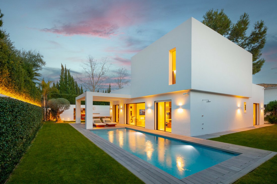 Villa in Guadalmina Alta, San Pedro de Alcantara, Spain 1 - 11833456