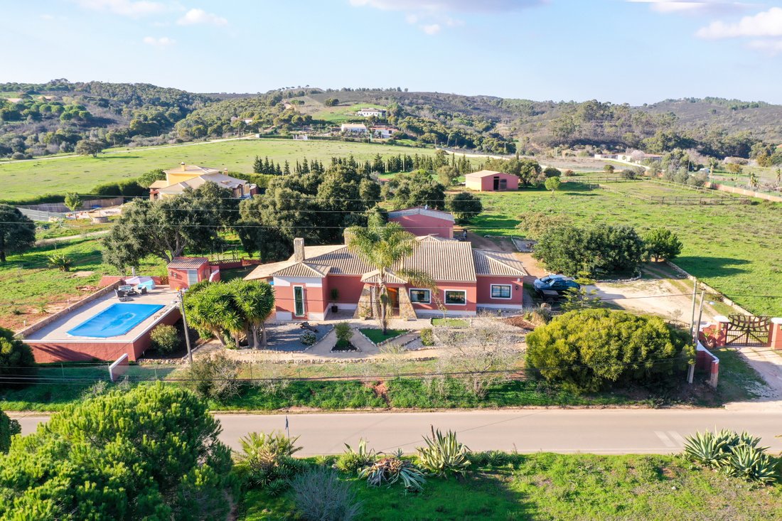Villa in Bensafrim e Barao de Sao Joao, Algarve, Portugal 1 - 11835614
