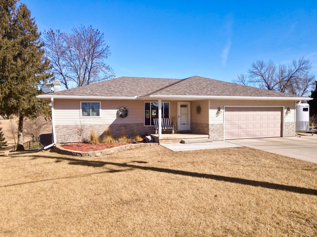 4 Bedrooms Single Family Attached In South Sioux City, Iowa, United