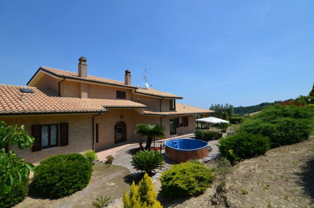 Villa in Conca degli Ulivi, Marche, Italy 2 - 11843871