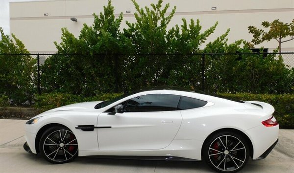 Aston Martin Vanquish (11848266)