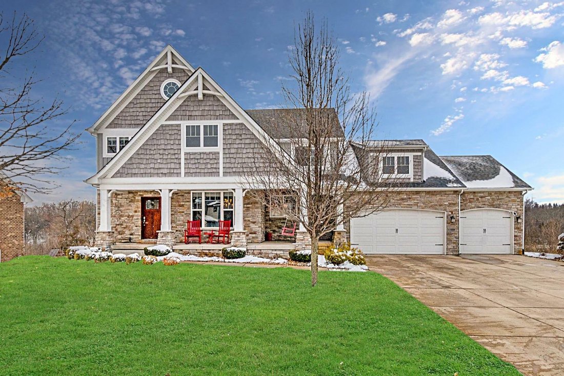 5 Bedrooms Single Family Detached In Crown Point, Indiana, United