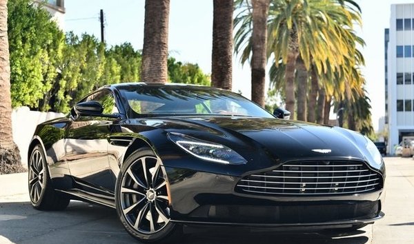 2019 Aston Martin DB11 (11858379)