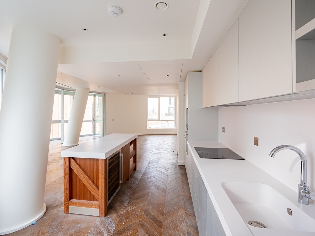 Exclusive 3 Bedroom Apartment In Battersea In London, England, United
