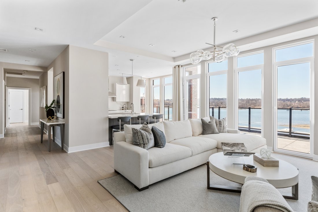 10 Shore Road, Glenwood Landing, Ny, In Roslyn Harbor, New York, United