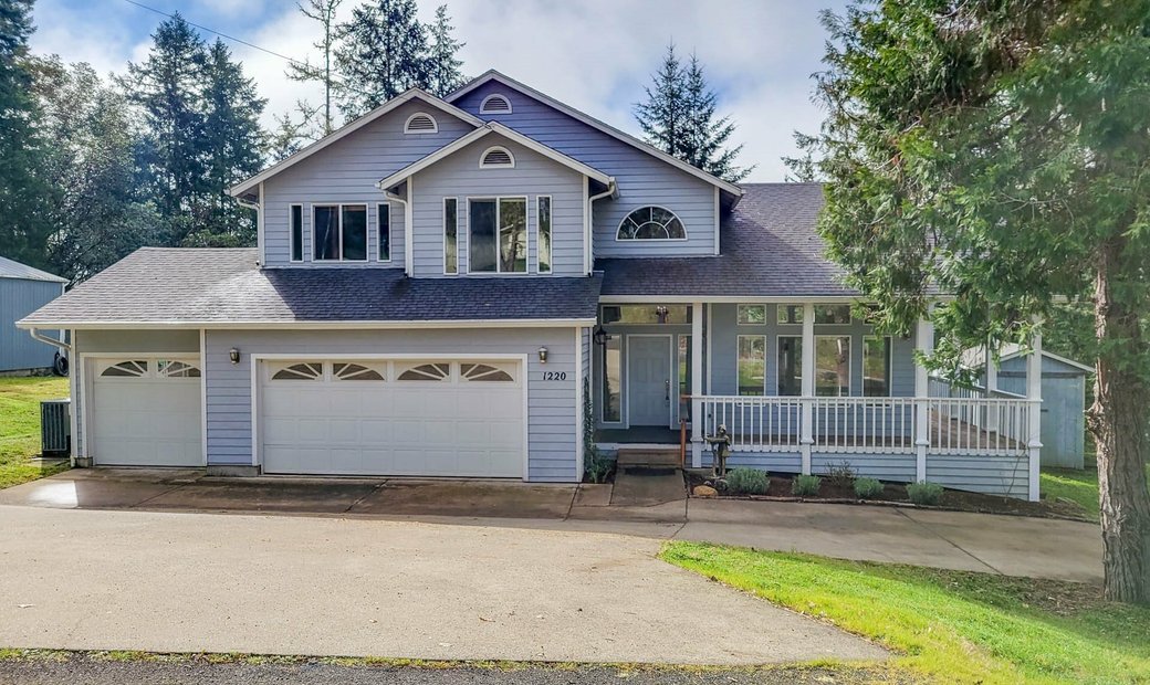 4 Bedrooms Single Family Detached In Roseburg, Oregon, United States