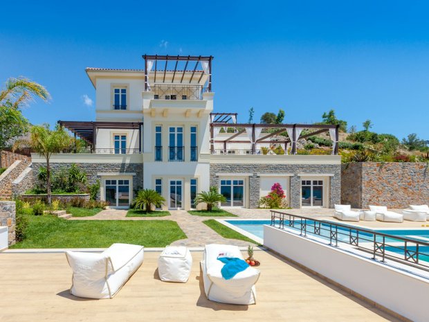Luxe bord de mer maisons à vendre en Crète, Grèce | JamesEdition