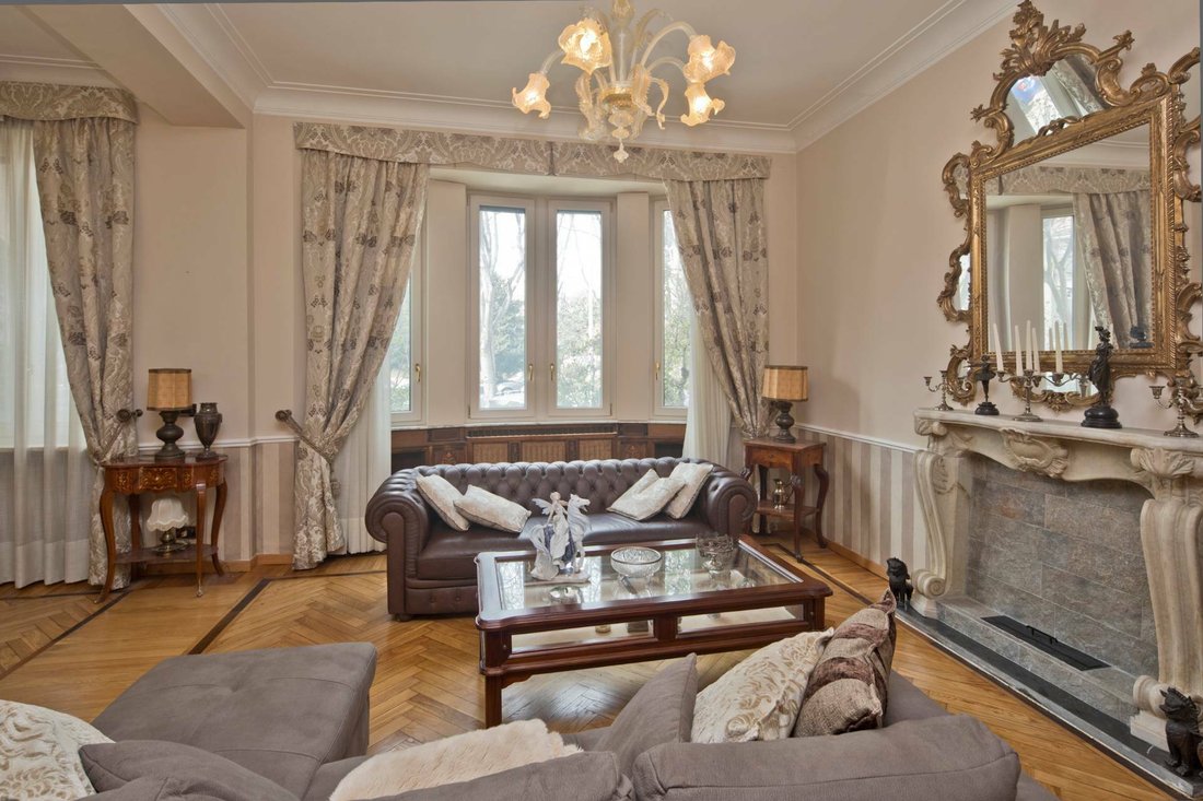 Mansion House For Sale In Torino In Turin, Piedmont, Italy For Sale (11875326)