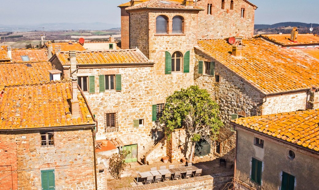 Una Torre Romántica En Val D'orcia En Montisi, Toscana, Italia En Venta (11876584)