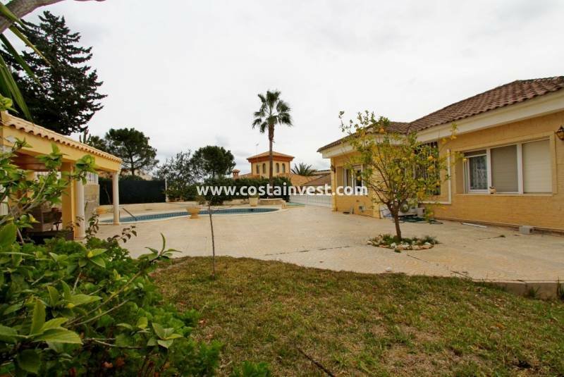 Villa in Dehesa de Campoamor, Orihuela, Valencian Community 1 - 11877573