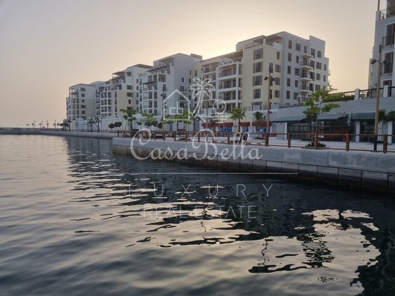 Apartment in Jumeirah, Dubai, United Arab Emirates 1 - 11877928
