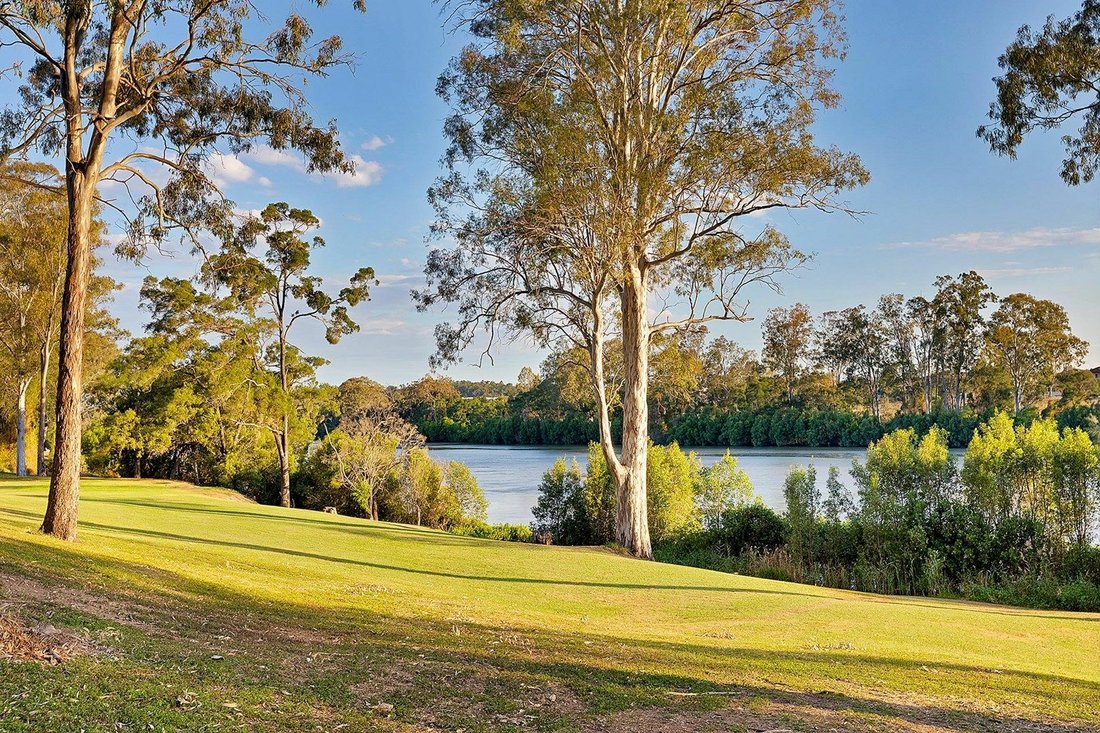 A Truly Rare 10,200sqm Absolute In Fig Tree Pocket, Queensland