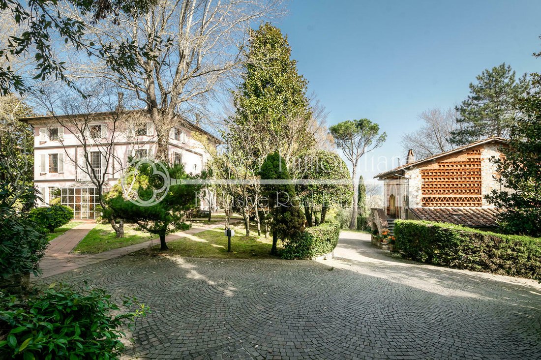 Villa in Historic Center, Lucca, Tuscany 2 - 11879189