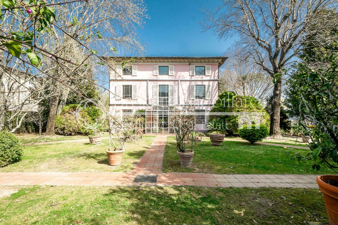 Villa in Historic Center, Lucca, Tuscany 1 - 11879189