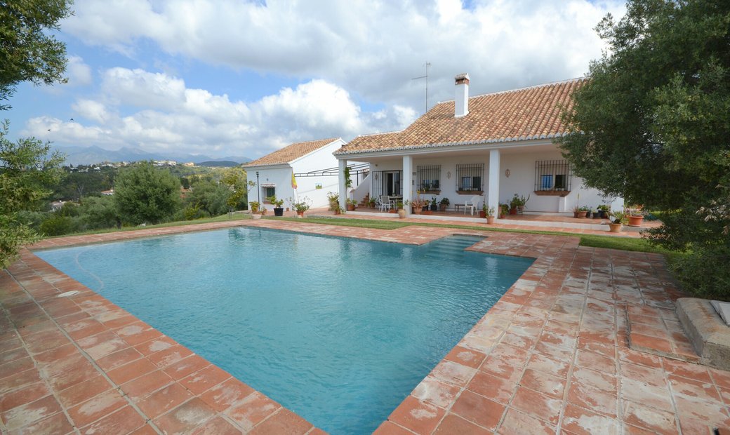 Villa With Large Plot In El Rosario Marbella In Marbella, Andalusia