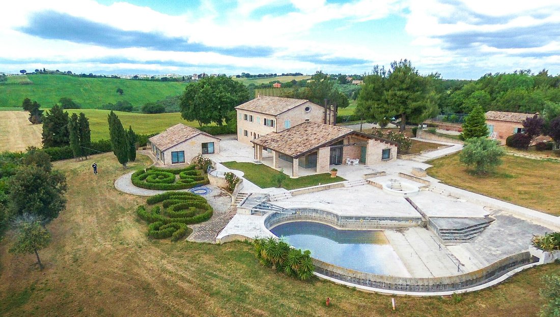 Villa en Monte San Vito, Marcas, Italia 3 - 11885235