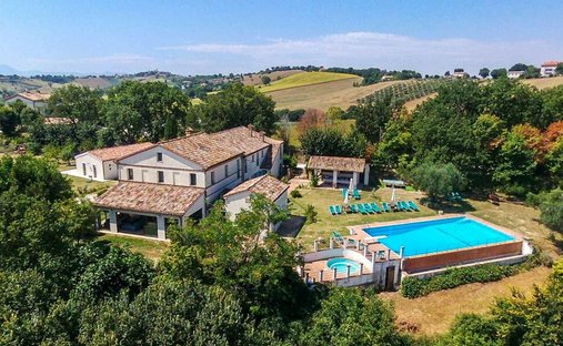 Casa di campagna a Belvedere Ostrense, Marche, Italia 1