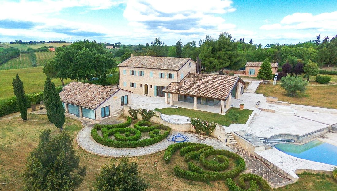 Villa en Monte San Vito, Marcas, Italia 1 - 11885235