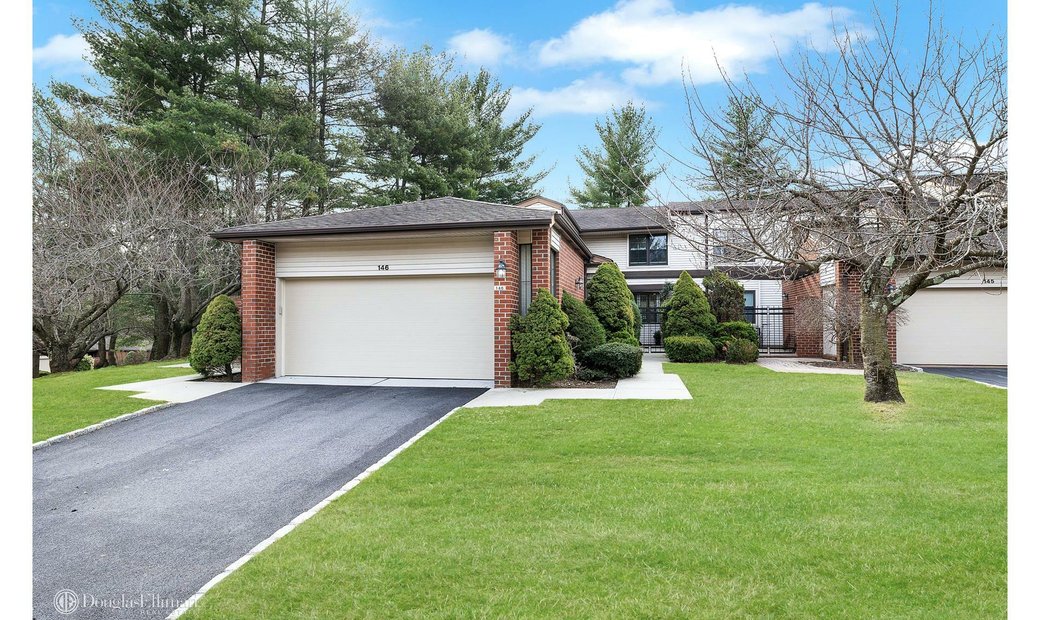 Condo Manhasset In Manhasset, New York, United States For Sale (11883793)