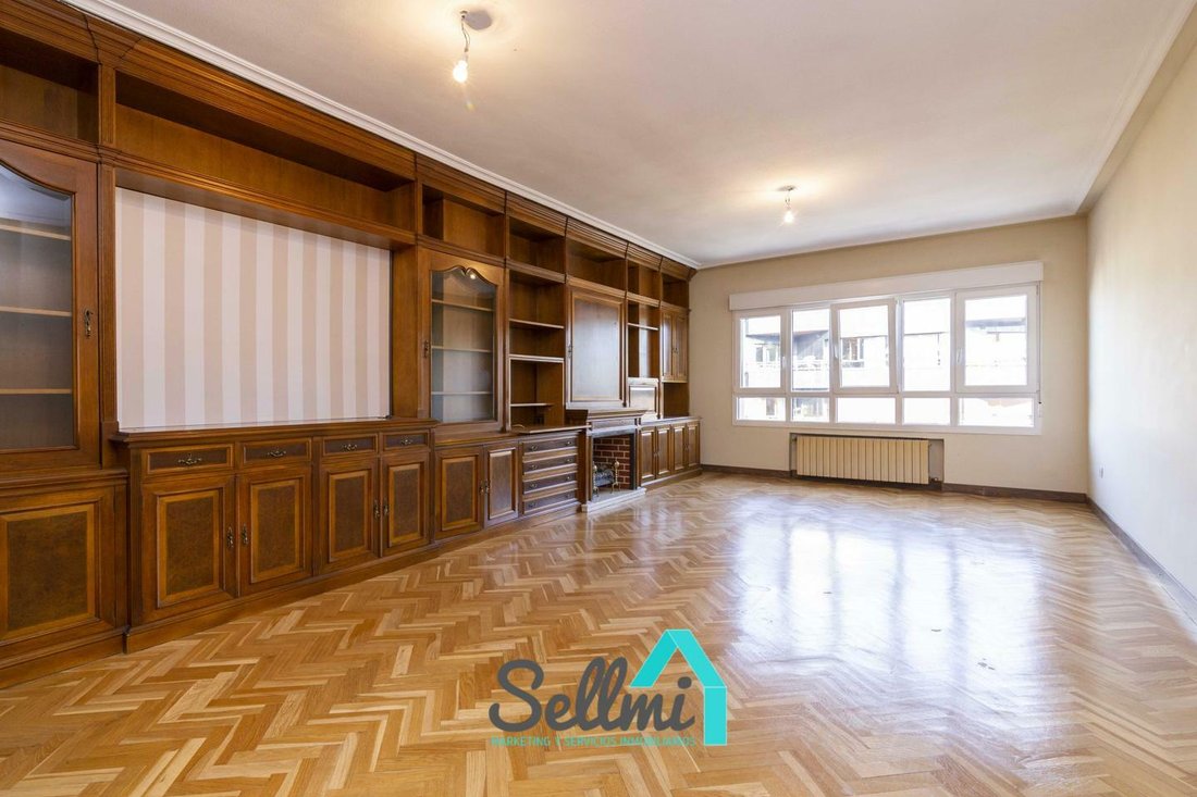 Oviedo Flat In Oviedo, Asturias, Spain For Sale (11444598)