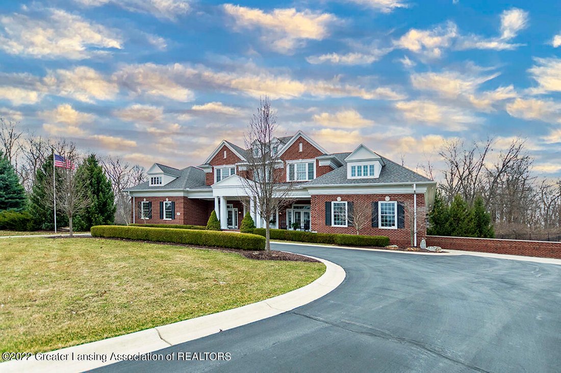 6 Bedrooms Single Family In Meridian Charter Township, Michigan, United