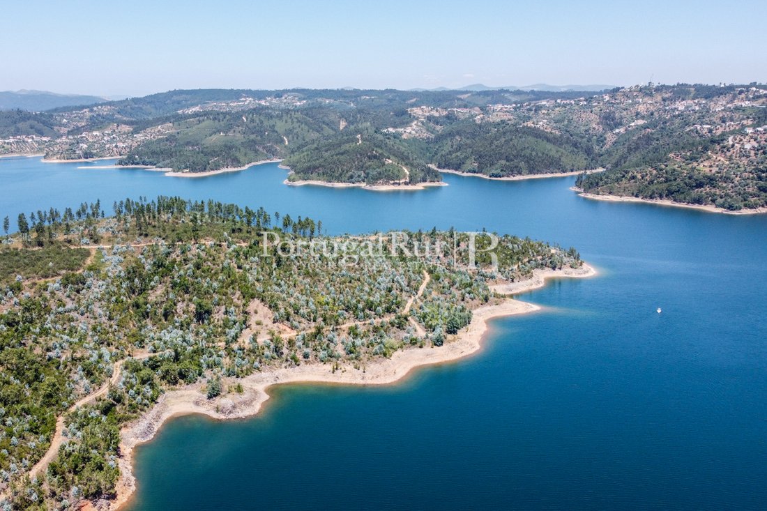 Property On The Shores Of In Ferreira Do Zêzere, Santarém District