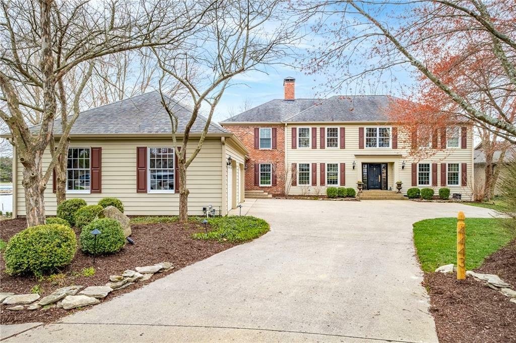 4 Bedrooms Single Family Detached In Columbus, Indiana, United States