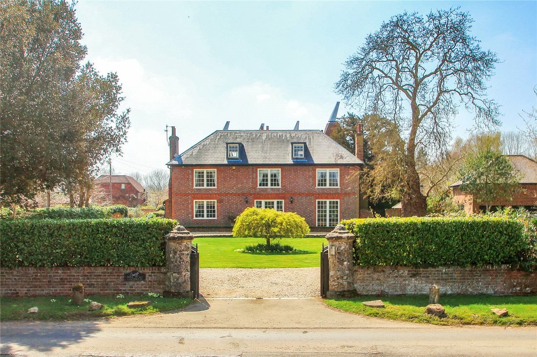 Elegant Family Home With Period Features In Yalding, England, United