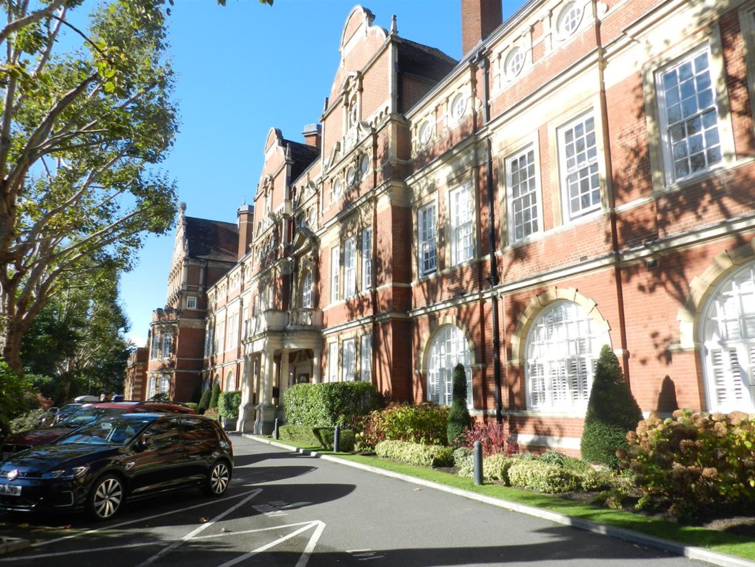 1st Floor Apartment Battersea In London, England, United