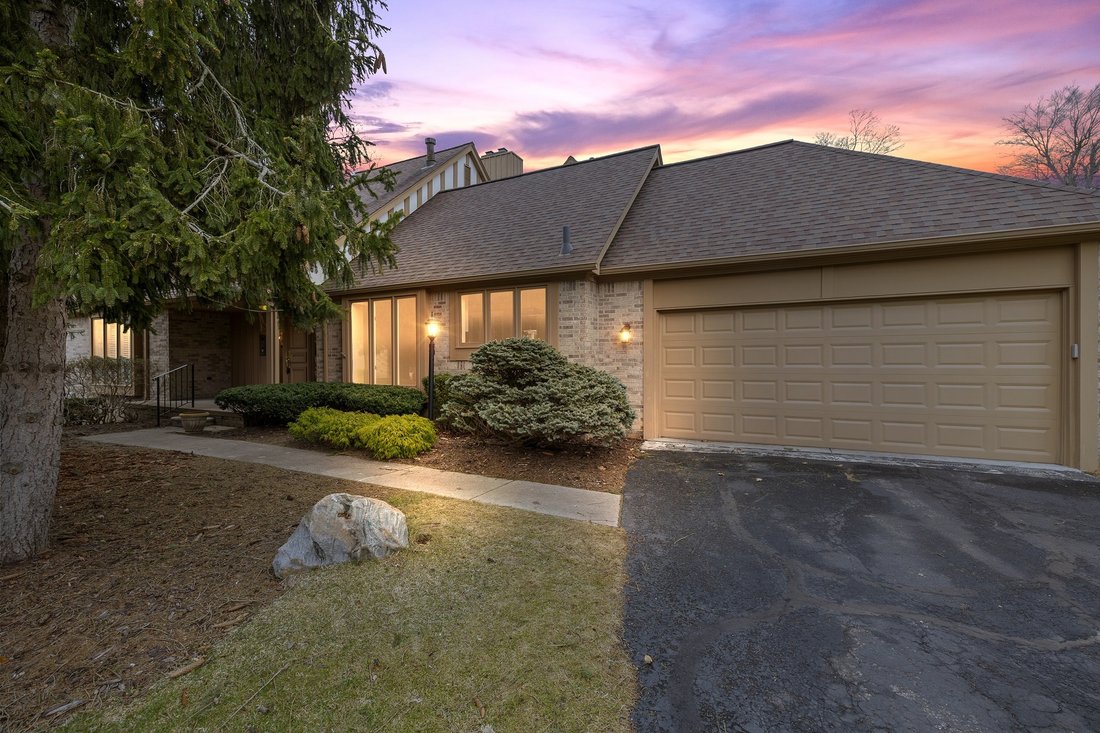 Pueblo De Beverly Hills En Beverly Hills, Míchigan, Estados Unidos En Venta (11887942)