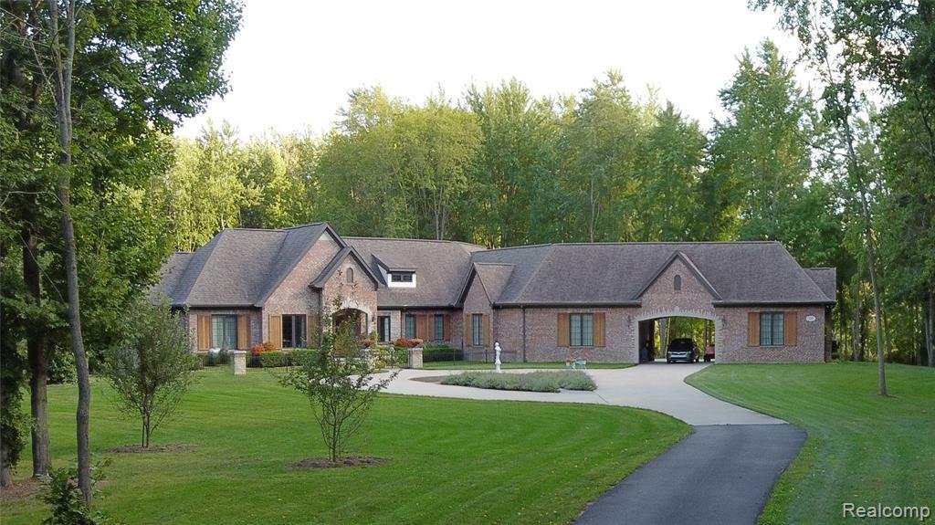 369 W Greenshield Rd In Orion Charter Township Michigan United States 