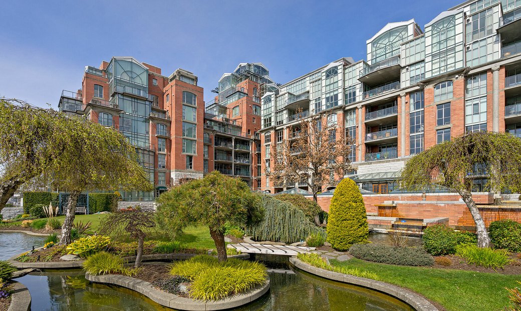 Spacious Shoal Point Condo In Victoria, British Columbia, Canada For Sale (11911547) Spacious Shoal Point Condo In Victoria, British Columbia, Canada For Sale (11911547)
