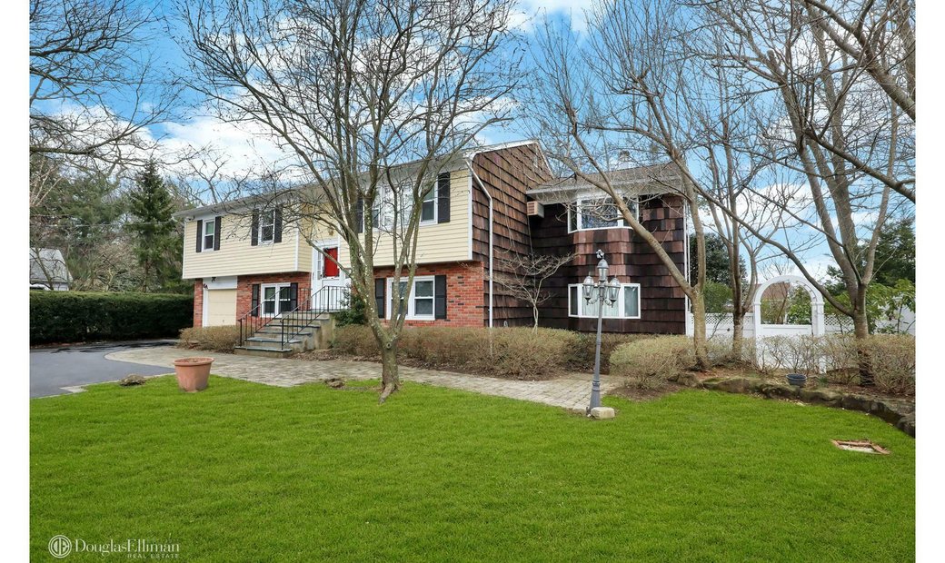 House Syosset In Syosset, New York, United States For Sale (11912399)