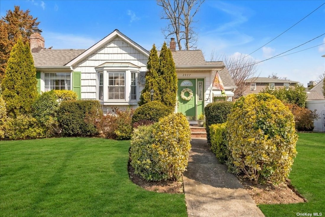House Wantagh In Wantagh, New York, United States For Sale (11912396)