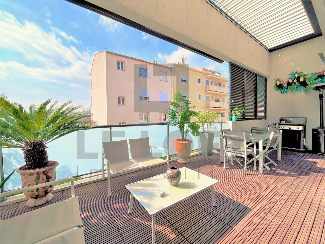 Standing Apartment Top Floor In Fréjus, Provence Alpes Côte D'azur