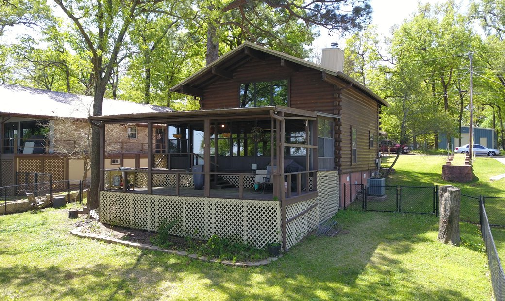 Waterfront Log Cabin With Boathouse On Lake In Palestine, Texas, United