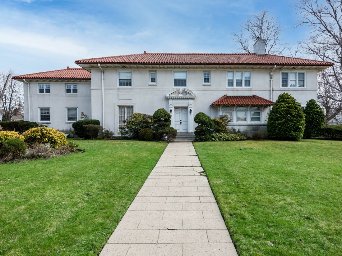 114 Malba Drive, Malba, Ny, 11357 In New York, New York, United States