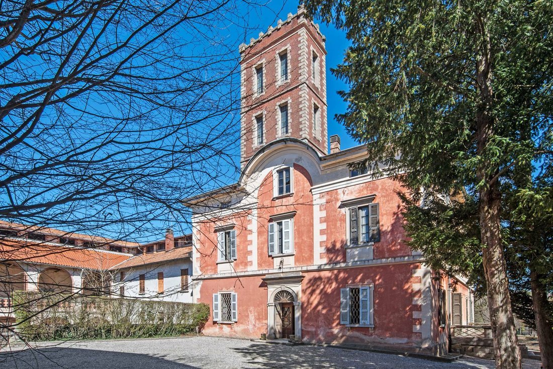 House in Cantello, Lombardy, Italy 1 - 11390070