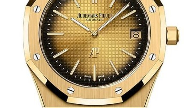 Watches - 335 Audemars Piguet Royal Oak for sale on JamesEdition