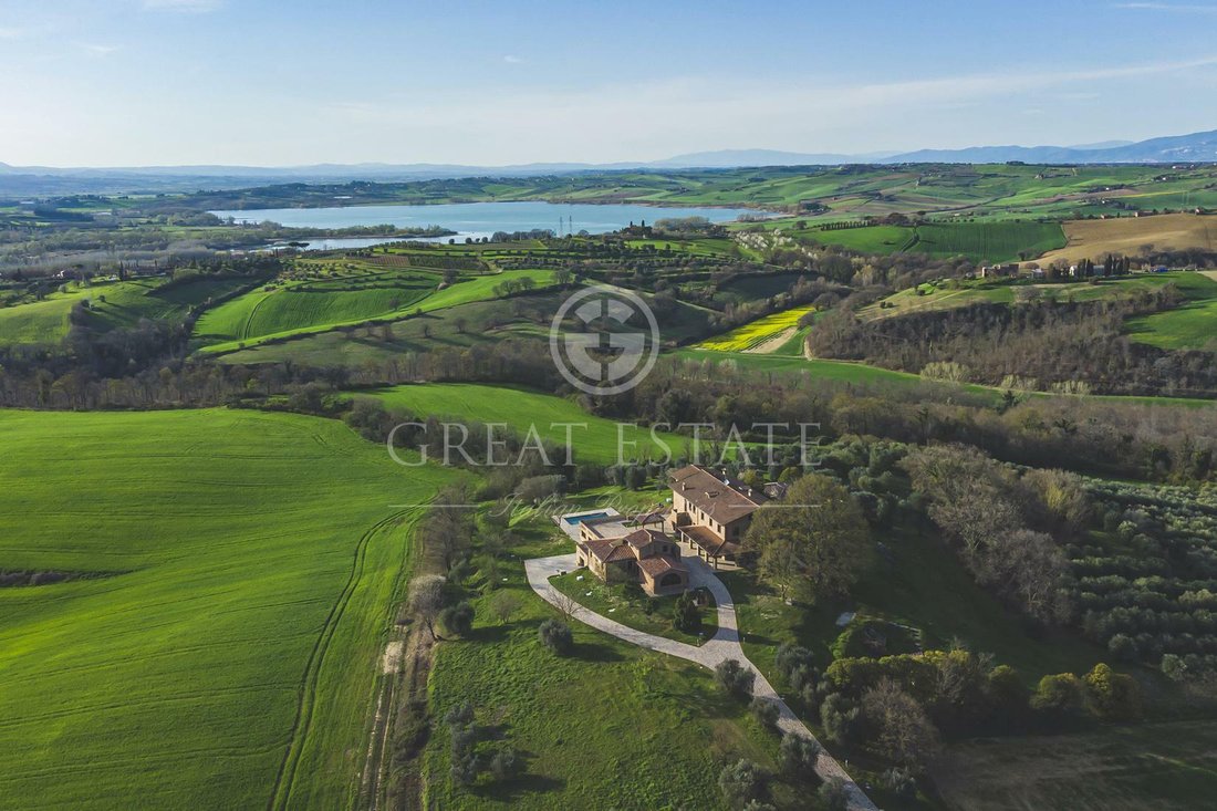 Estate in Castiglione del Lago, Umbria, Italy 1 - 11922330