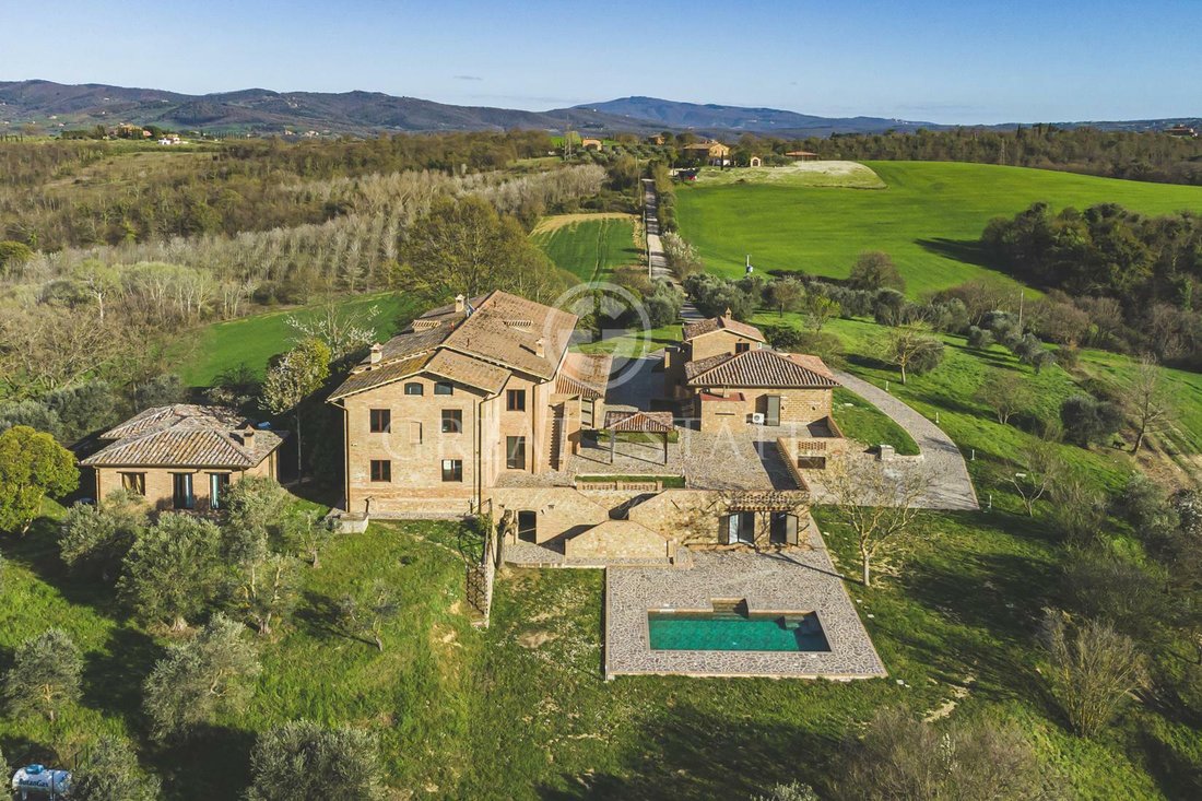 Estate in Castiglione del Lago, Umbria, Italy 4 - 11922330