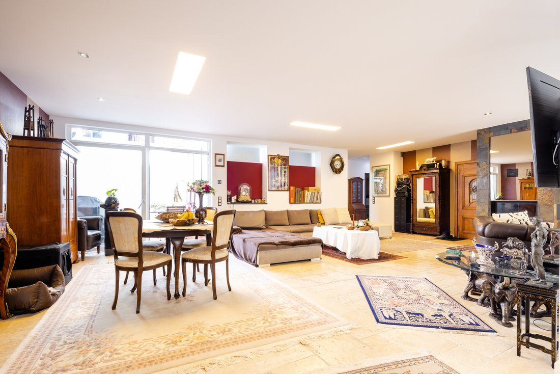 170 Sq.M., 170 Steps To The Bergerstraße In Frankfurt Am Main, Hessen