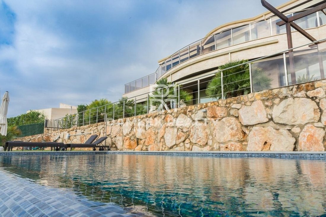 Luxury Villa For Sale In An Urbanization In In Tossa De Mar, Catalonia