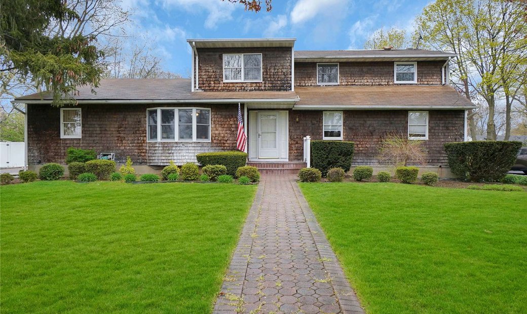 House Port Jefferson In Port Jefferson Station, New York, United States