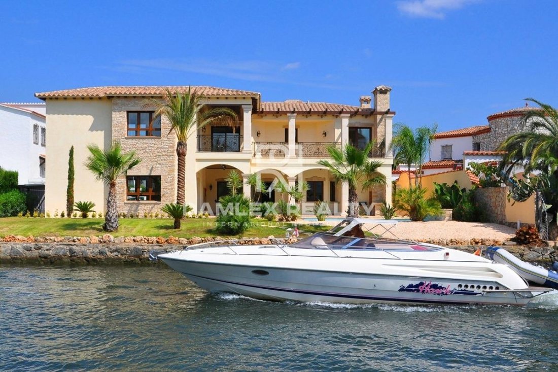 Luxury Villa On The Main Canal With Its Own In Empuriabrava, Catalonia, Spain For Sale (11021070)
